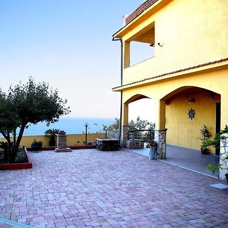 Villa Yellow House 利卡塔 外观 照片