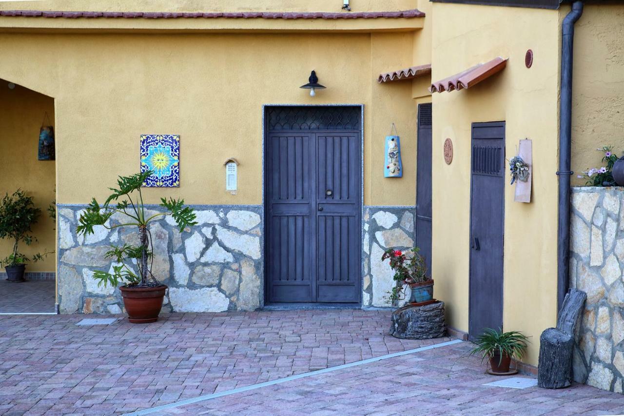 Villa Yellow House 利卡塔 外观 照片